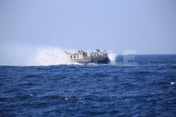 観艦式 「LCAC　エア・クッション型揚陸艇」